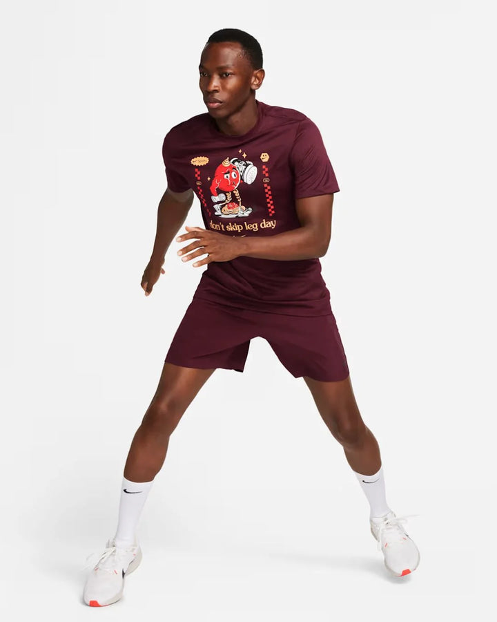 NIKE Dri-Fit Form Men's 7in Unlined Versatile Shorts - Night Maroon/Black