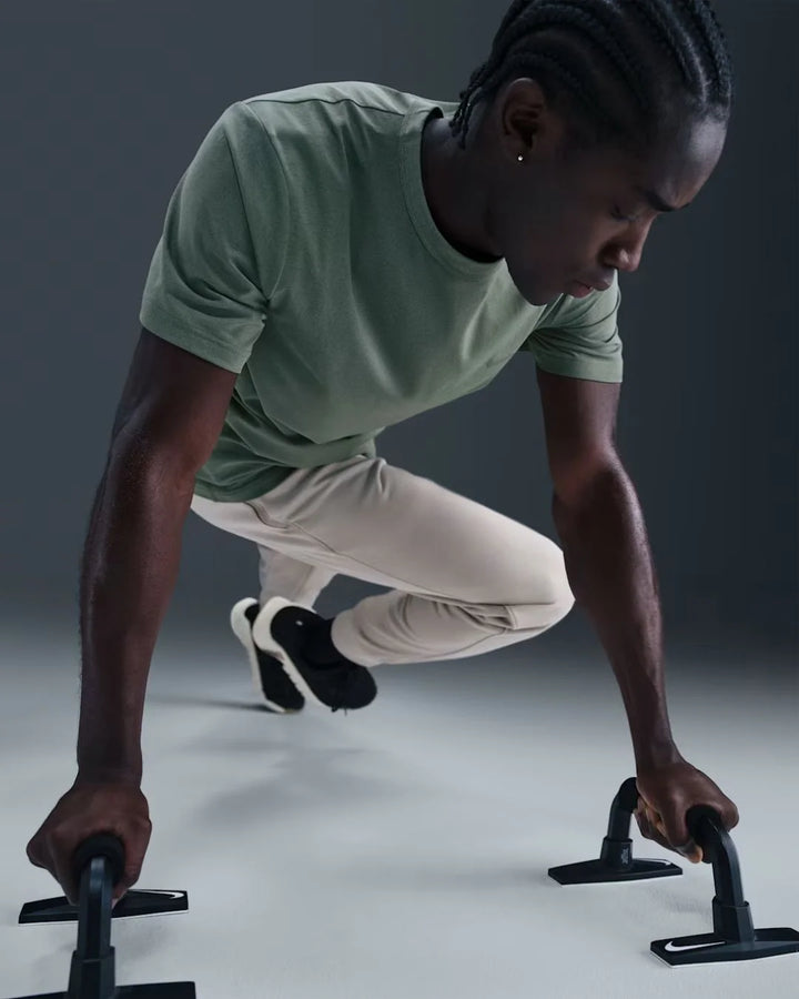 NIKE Dri-FIT UV Hyverse Men's Short-Sleeve Fitness Jersey