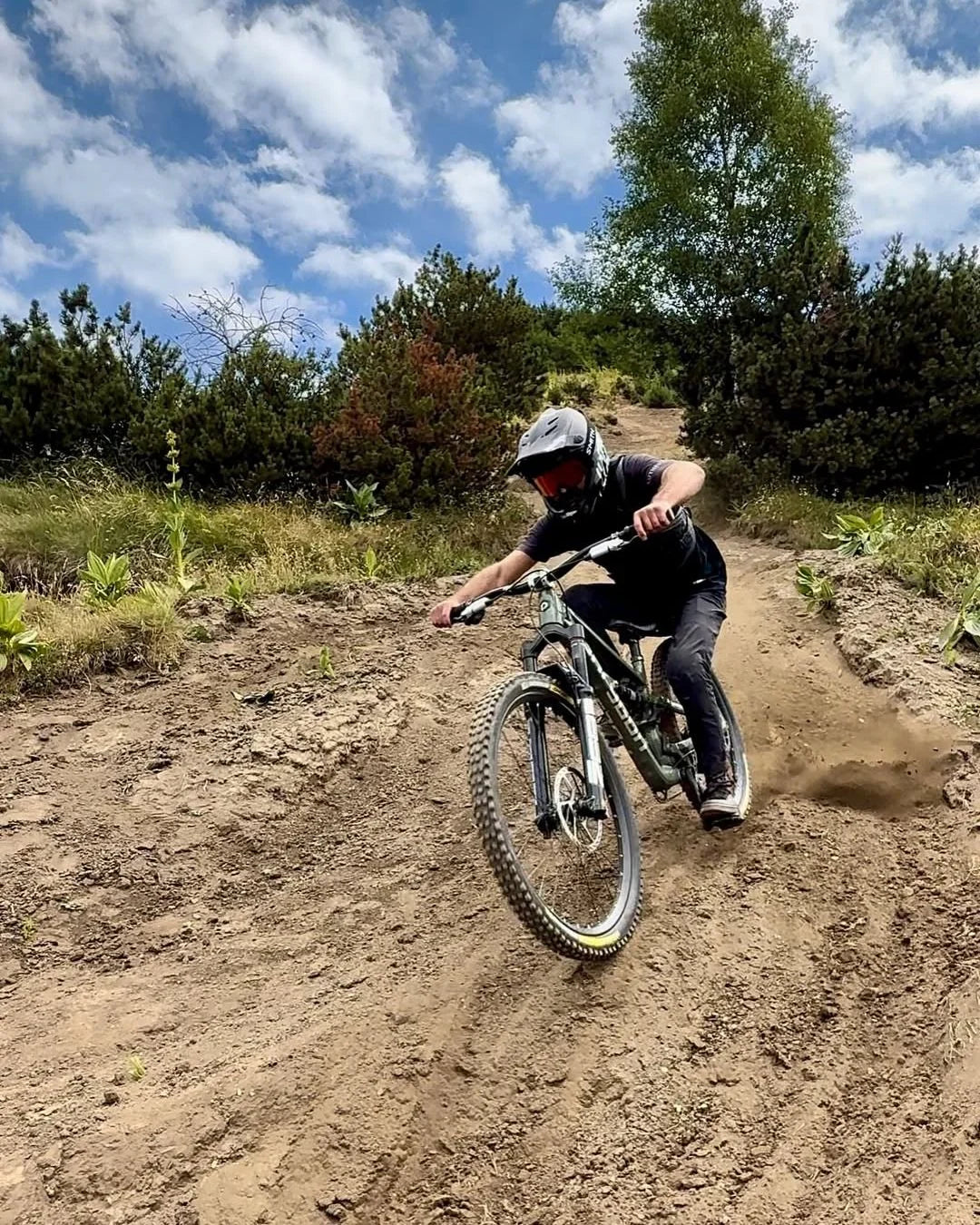 POLYGON Collosus N9 29er Enduro Bike (2025) on triQUIP Sports