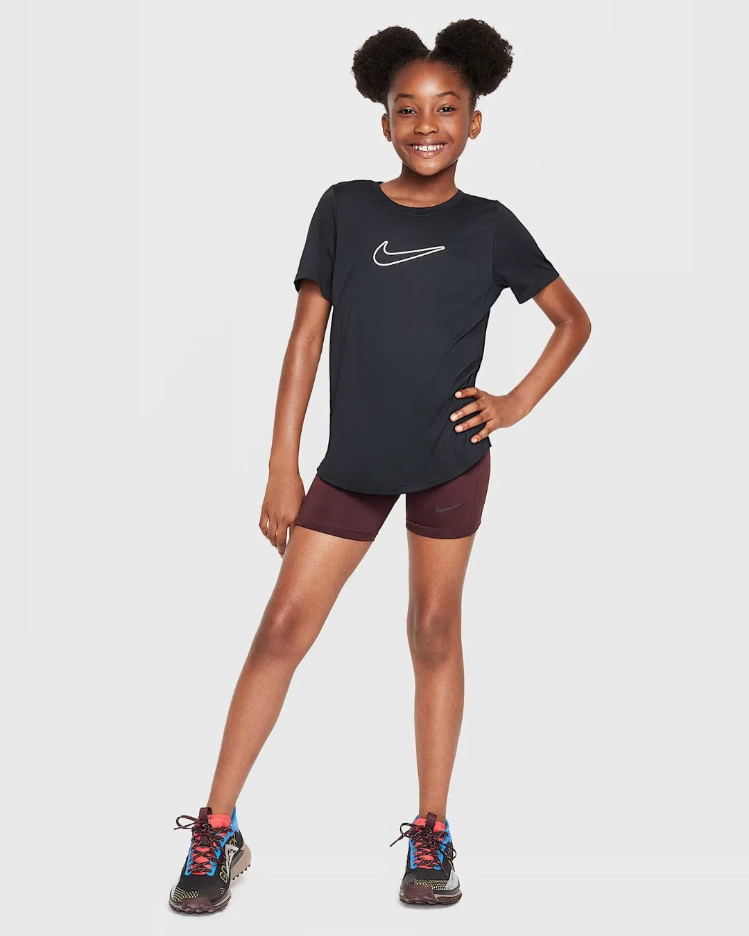 NIKE One Fitted Older Kids' (Girls') Dri-FIT Short-Sleeve Top- Black/White S Black
